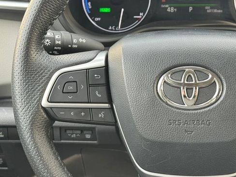 Used 2021 Toyota Sienna Limited image 23