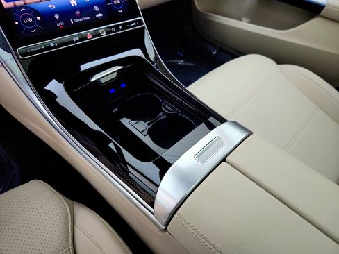 Used 2025 Mercedes-Benz C 300 Sedan image 21