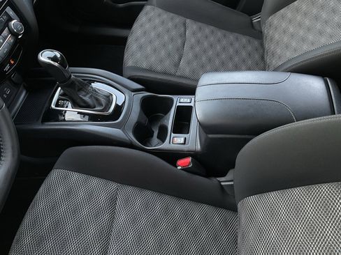 Used 2022 Nissan Rogue Sport SV image 32