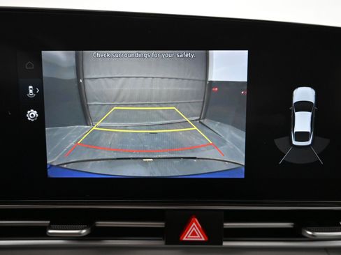 Used 2023 Hyundai Elantra Limited image 16