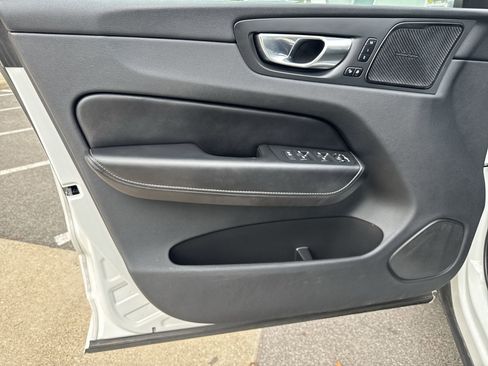 Used 2022 Volvo XC60 B5 Inscription w/ Climate Package image 22