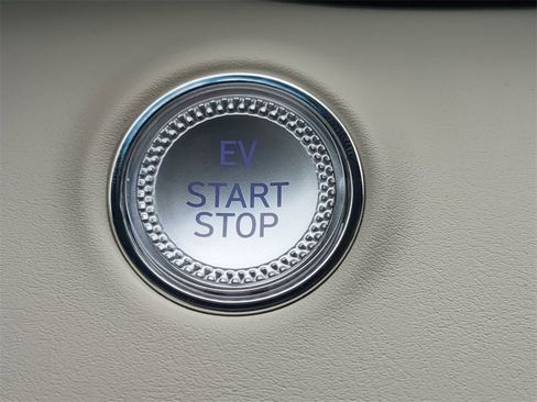 Used 2025 Genesis Electrified GV70 Advanced w/ Prestige Package image 31