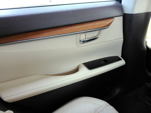 Used 2016 Lexus ES 350 w/ Luxury Package w/Wood Trim FWD image 29