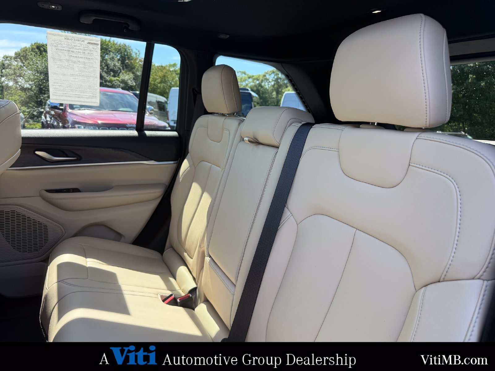Used 2023 Jeep Grand Cherokee Limited AWD/4WD image 22