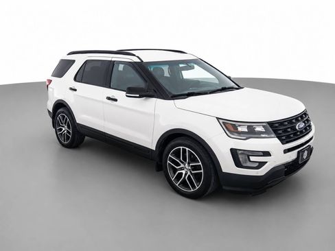 Used 2017 Ford Explorer Sport w/ Equipment Group 401A AWD/4WD image 3