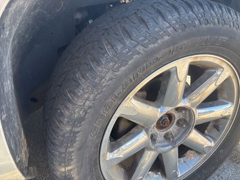 Used 2011 GMC Yukon Denali image 5