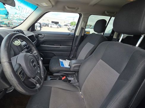 Used 2014 Jeep Patriot Latitude image 11