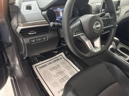 Used 2025 Nissan Altima 2.5 SV FWD image 28