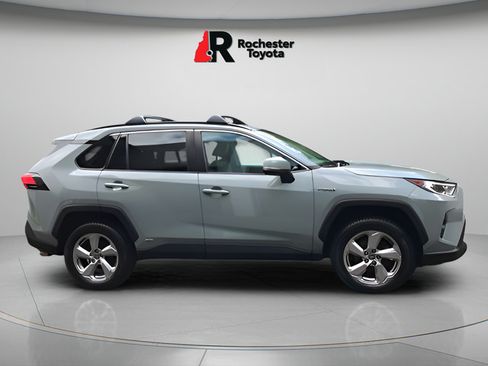 Certified 2021 Toyota RAV4 XLE Premium AWD/4WD image 8