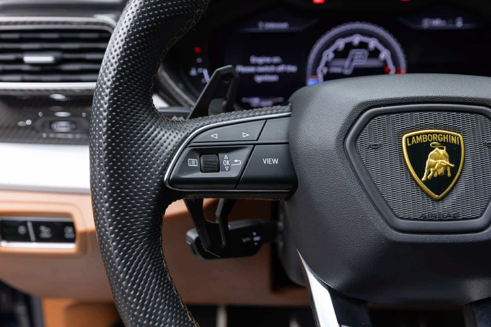 Used 2021 Lamborghini Urus AWD/4WD image 32