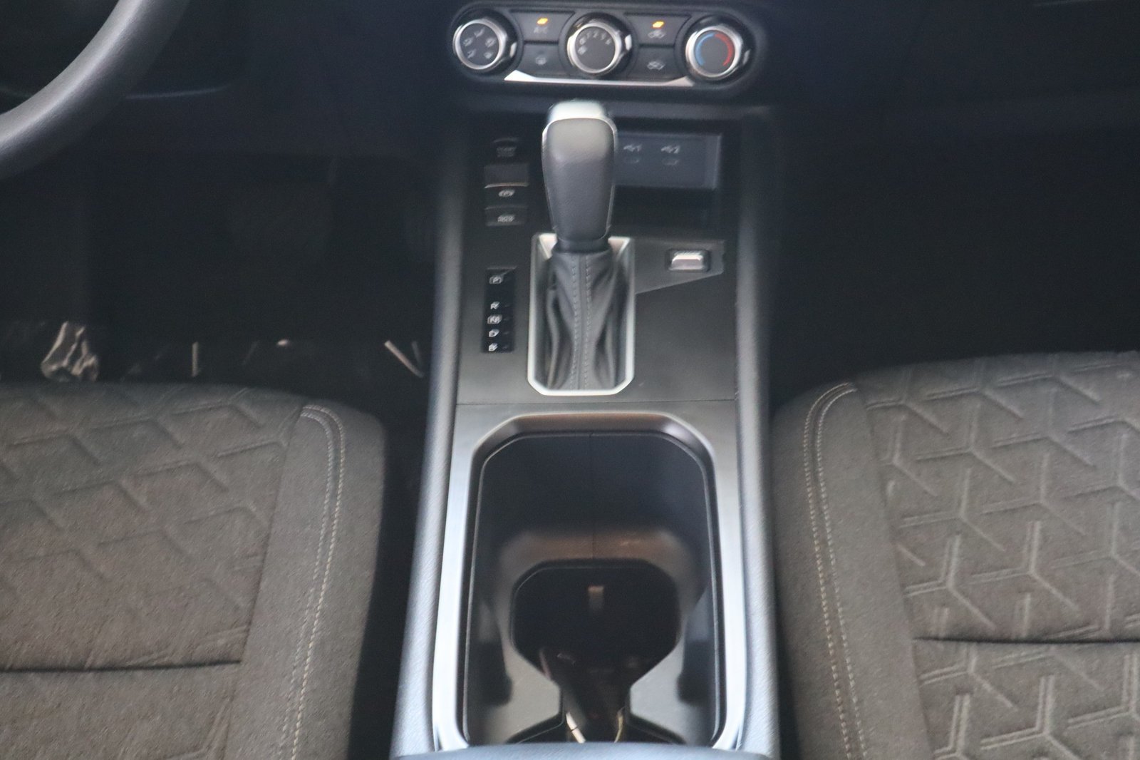 Used 2025 Nissan Kicks SV FWD image 32