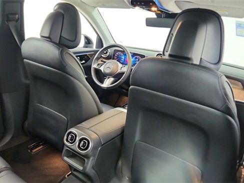 Used 2025 Mercedes-Benz GLC 350e GLC 350e image 27