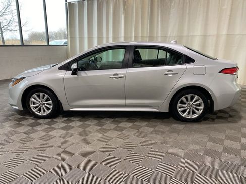 Used 2025 Toyota Corolla LE w/ LE Premium Package image 4