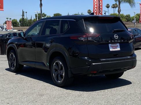 Used 2025 Nissan Rogue SV FWD image 40