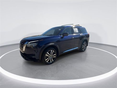 Used 2024 Nissan Pathfinder Platinum w/ Cargo Package image 4