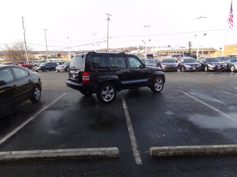 Used 2012 Jeep Liberty Limited Jet w/ Comfort/Convenience Group image 8