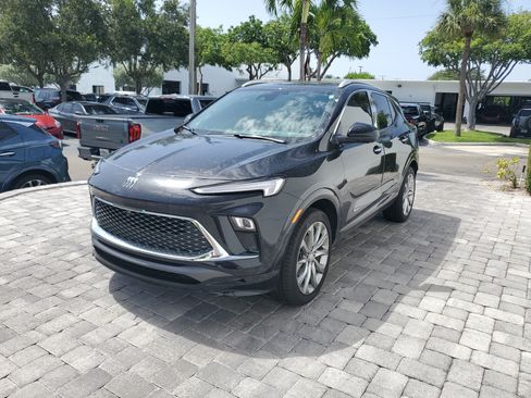 Used 2025 Buick Encore GX Avenir w/ Avenir Technology Package FWD image 3