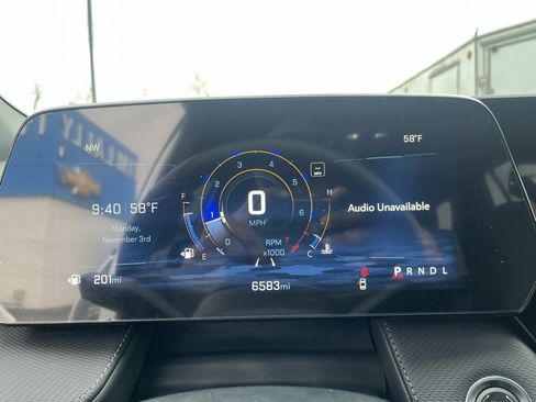 New 2025 Chevrolet Equinox LT w/ Safety and Technology Package image 12