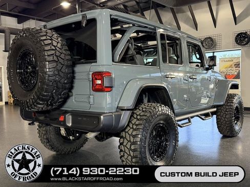 Used 2025 Jeep Wrangler Unlimited Sahara w/ Safety Group AWD/4WD image 17