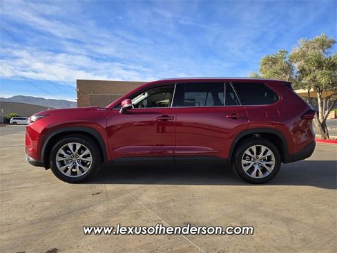 Used 2025 Toyota Grand Highlander FWD image 3