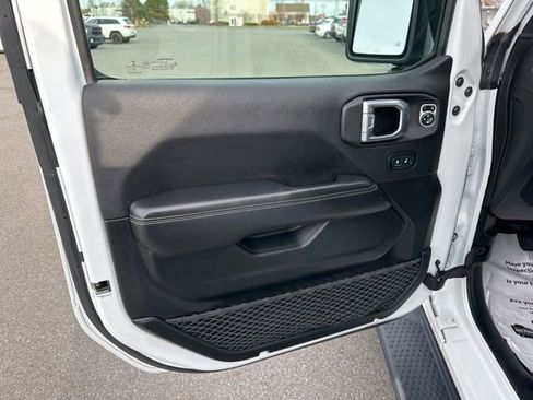 Used 2020 Jeep Wrangler Unlimited Sahara image 16