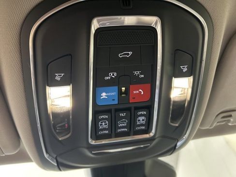 Used 2022 Jeep Wagoneer Series III w/ Premium Group I image 15