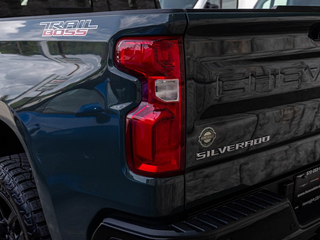 Used 2026 Chevrolet Silverado 1500 LT Trail Boss w/ LT Trail Boss Premium Package AWD/4WD image 40