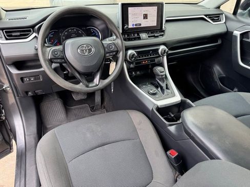 Used 2023 Toyota RAV4 LE AWD/4WD image 2