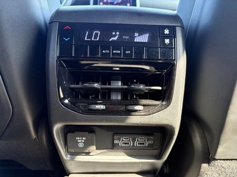 Used 2025 Jeep Grand Cherokee L Laredo w/ Luxury Tech Group I AWD/4WD image 27