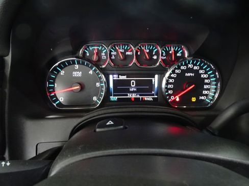 Used 2018 Chevrolet Suburban LT AWD/4WD image 16