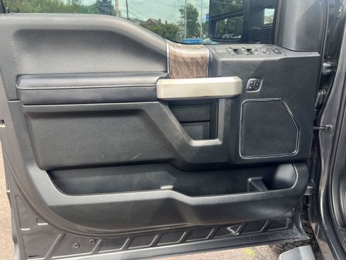 Used 2019 Ford F250 Lariat w/ Lariat Ultimate Package AWD/4WD image 12