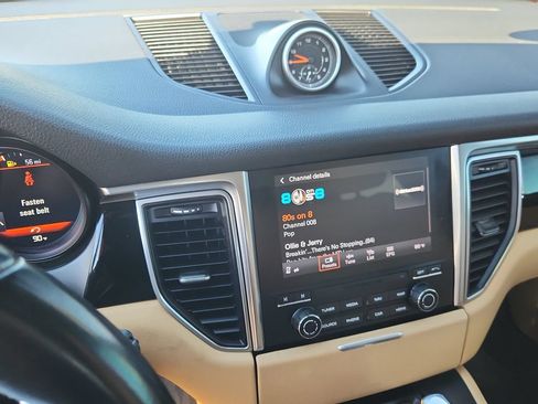 Used 2017 Porsche Macan AWD/4WD image 23