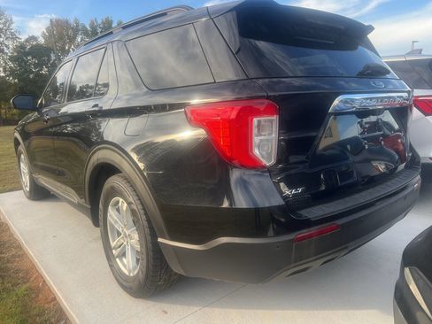 Used 2020 Ford Explorer XLT image 6