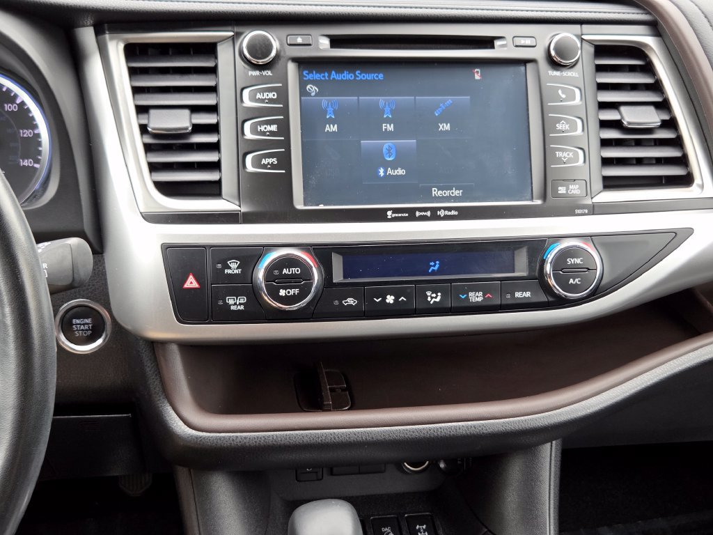 Used 2018 Toyota Highlander XLE AWD/4WD image 37