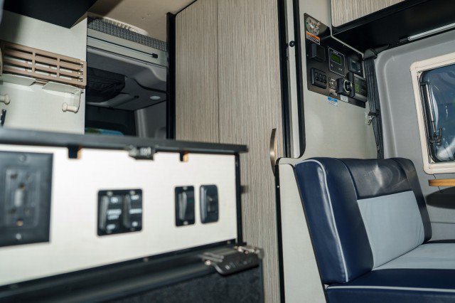 Used 2020 Mercedes-Benz Sprinter 2500 image 23