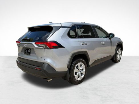 Used 2022 Toyota RAV4 LE FWD image 8