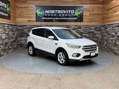 Used 2019 Ford Escape SE image 2