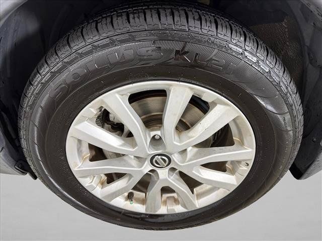 Used 2017 Nissan Rogue SV FWD image 11