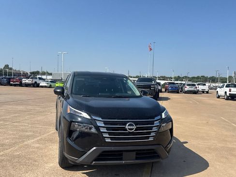 Certified 2025 Nissan Rogue SV FWD image 4
