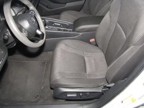 Certified 2023 Honda Accord EX image 9