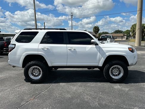 Used 2022 Toyota 4Runner TRD Off-Road Premium image 4