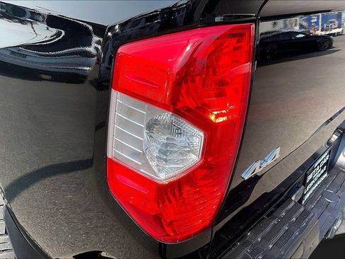 Used 2018 Toyota Tundra Limited w/ Limited Premium Package AWD/4WD image 31