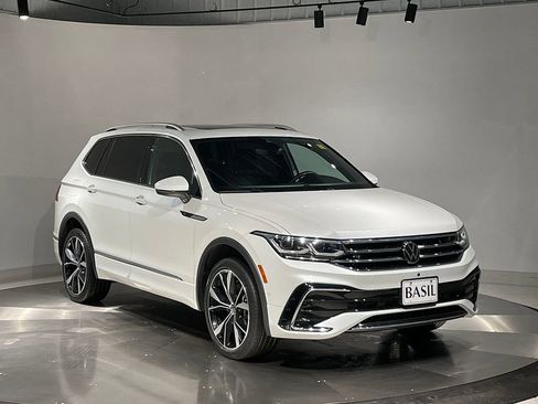Used 2022 Volkswagen Tiguan SEL R-Line image 42