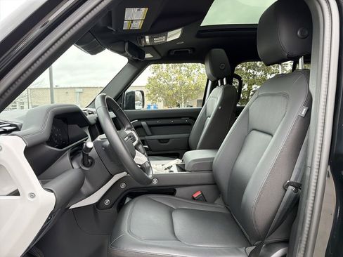 Used 2025 Land Rover Defender 110 S image 3