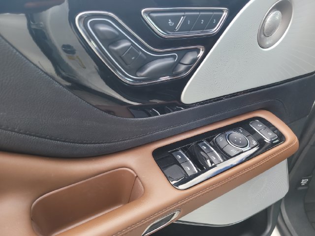 Used 2023 Lincoln Aviator Reserve w/ Equipment Group 201A RWD image 19