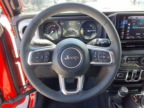 Used 2025 Jeep Wrangler Unlimited Sahara w/ Safety Group AWD/4WD image 22