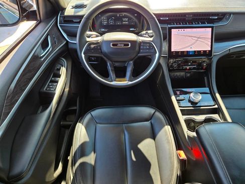 Used 2024 Jeep Grand Cherokee Limited AWD/4WD image 10