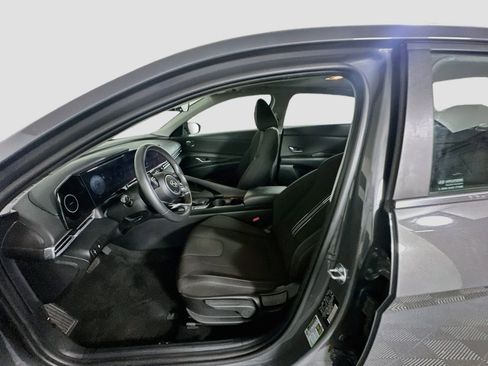 Used 2025 Hyundai Elantra SEL FWD image 13