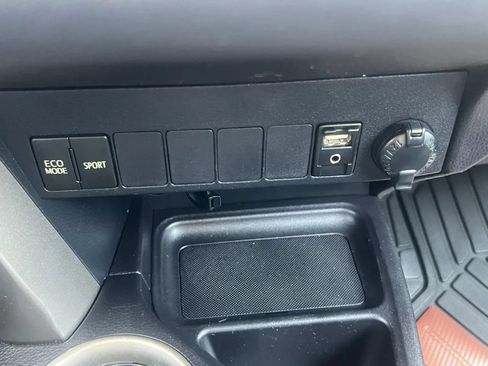 Used 2013 Toyota RAV4 XLE FWD image 23