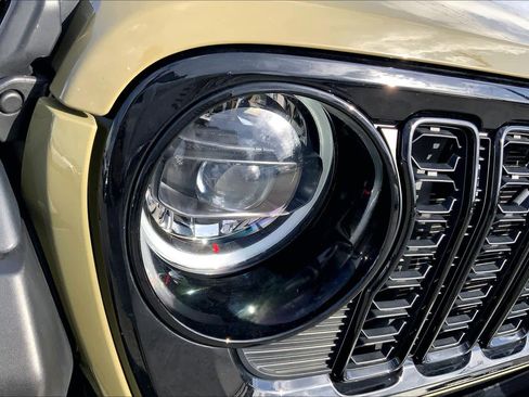 Used 2025 Jeep Wrangler Willys image 29